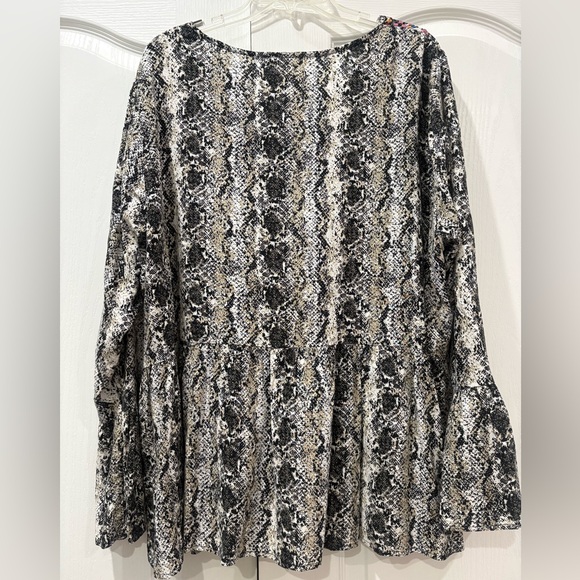 Savanna Jane Black and White Snake Print Blouse with Multicolor Embroidery - Picture 6 of 6